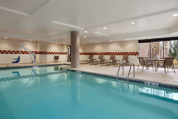 Hampton Inn & Suites by Hilton Hartford-East Hartford - Pool - 1185303